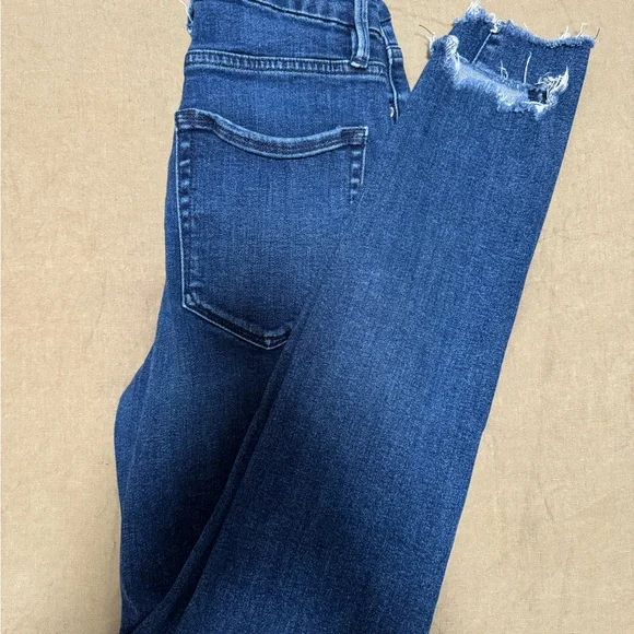 Good American GOOD LEGS Skinny High Rise Stretch Denim, frayed ankle - Picture 7 of 8
